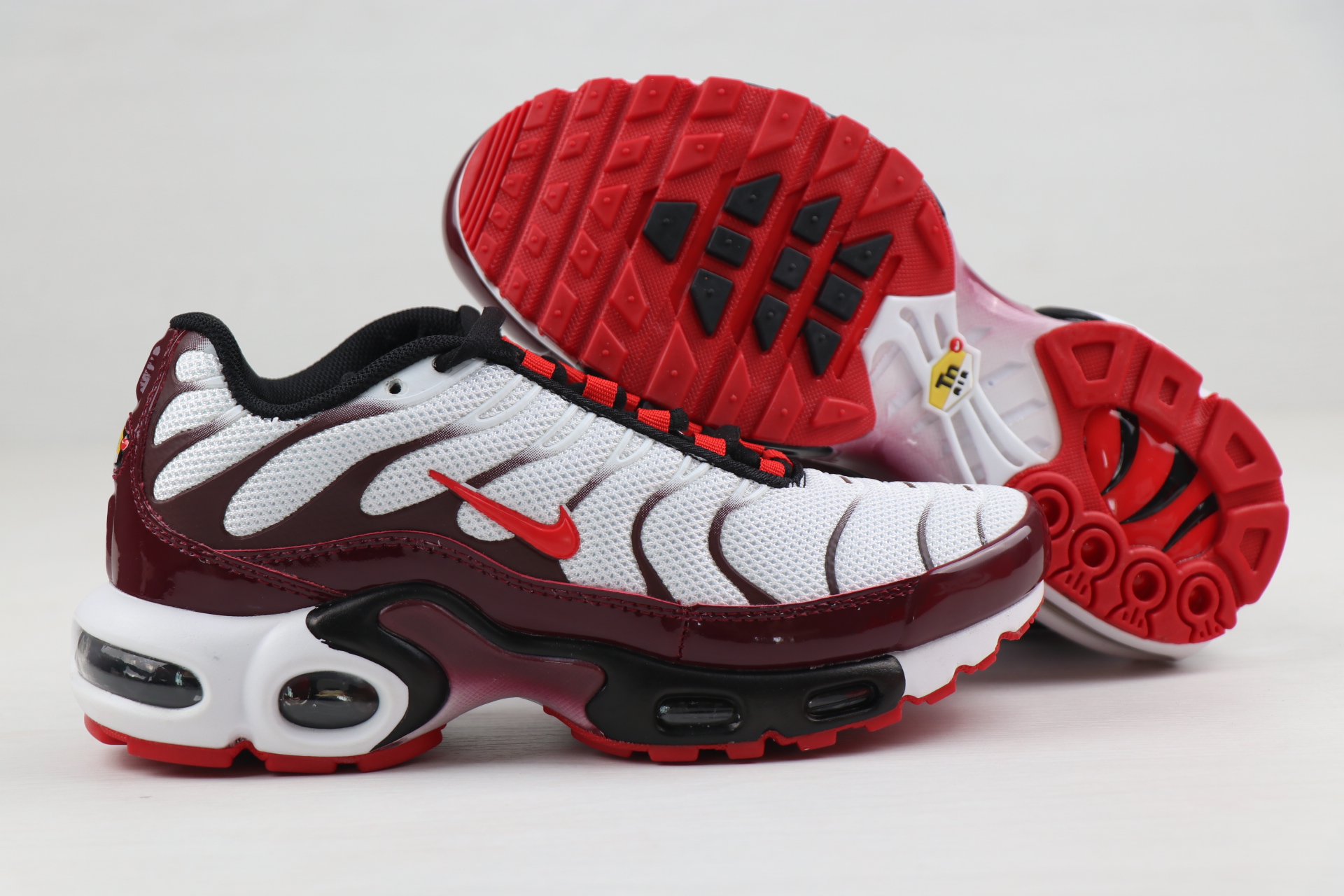 Nike Air Max PLUS White Dard Red Black For Women